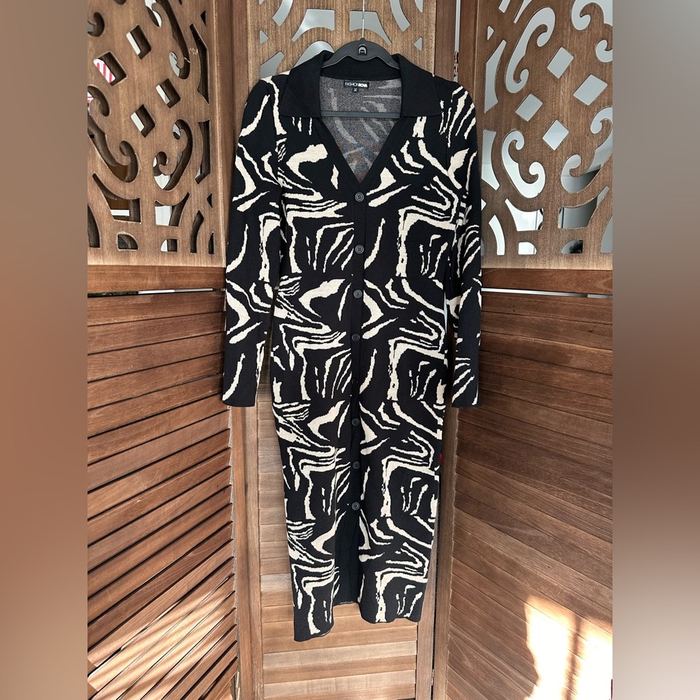 Black and Beige Patterned Button-Front Knit Dress… - image 9
